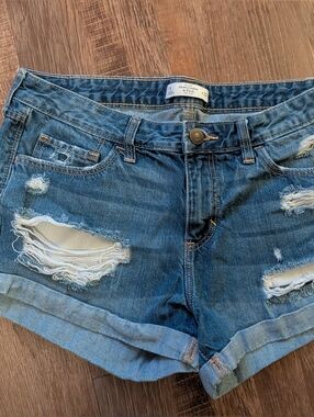Abercrombie & Fitch Distressed Women's Size 29/8 Light Denim Jean Shorts